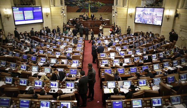Al proceso le restan todavía otros dos debates ante la Cámara de Representantes y el Senado de la República. 