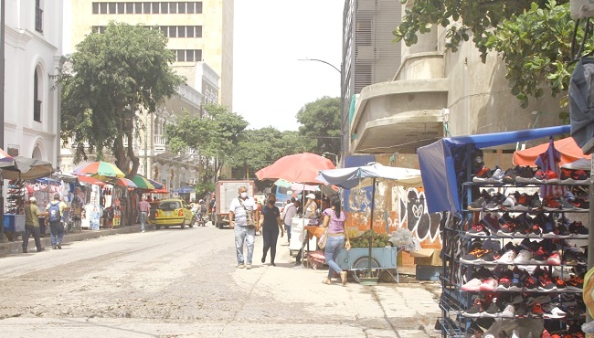 Con la reactivación económica, el mercado laboral ha ido recuperándose, pero parte de los nuevos empleos no están en el mercado formal, sino en el informal.