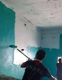 Todos los internos se han unido en las labores de embellecimiento del área común del penal con la esperanza de que les permitan prontamente la visita de sus familiares.