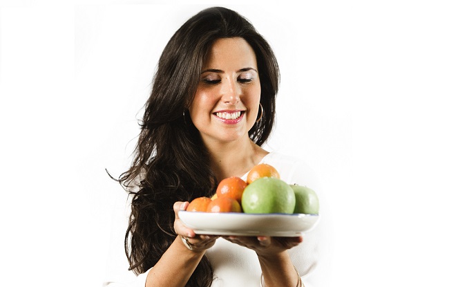 Para conseguir un peso saludable sin hacer dieta, no solo tras los excesos de la Navidad, sino como un nuevo estilo de vida a partir del año que comienza, tenemos que tener en cuenta qué” y cómo nos alimentamos. 