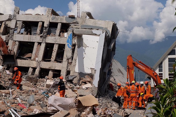 Indonesia se asienta sobre el llamado "Anillo de Fuego del Pacífico", una zona de gran actividad sísmica