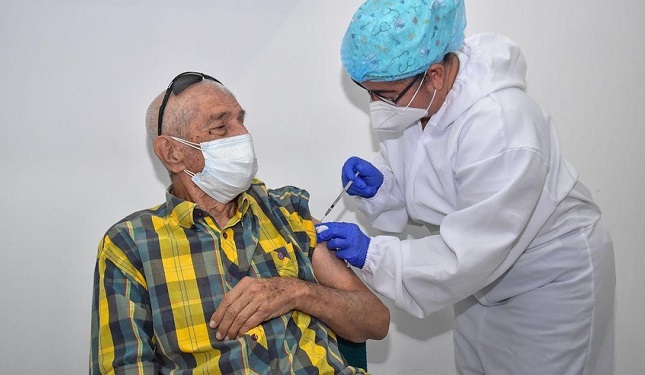 Hoy se espera que llegue a Santa Marta otro lote de vacunas para seguir inmunizando a los samarios.