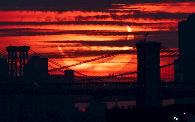 Eclipse desde Nueva York. Fotos: EFE.