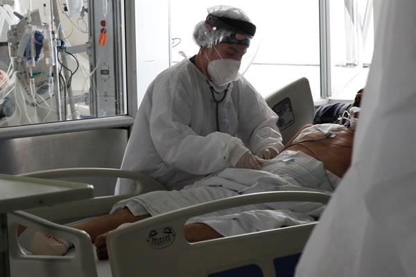 El presidente de la República, Iván Duque Márquez, confirmó que las autoridades de salud de Colombia detectaron la presencia de la variante Delta proveniente de la India en el país.