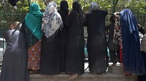 Los talibanes prometieron que ese nuevo Gobierno sería inclusivo, pero en el caso de las mujeres los líderes fundamentalistas han pedido esperar para ver cuáles serán las nuevas directrices.