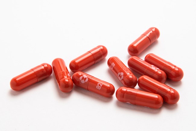 Fotografía cedida, este 11 de octubre de 2021, por Merck Sharp & Dohme Corp., que muestra las píldoras del tratamiento contra la covid-19 conocido como molnupiravir. EFE