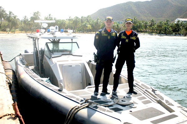Hombres y mujeres de la Estación de Guardacostas de Santa Marta, comprometidos para operar en aguas de la capital magdalenense cumpliendo una importante función de seguridad marítima.