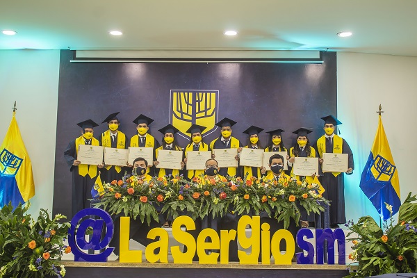 Los graduados de Finanzas y Comercio Exterior.