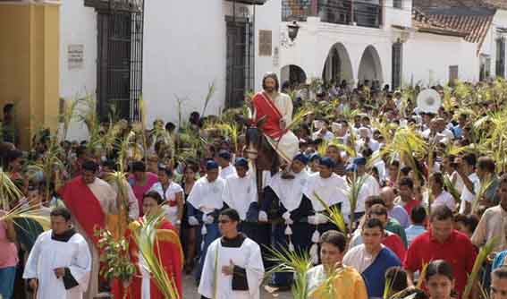 Esta festividad se celebra con la bendición y distribución de ramas de palma o las ramas de otros árboles nativos.