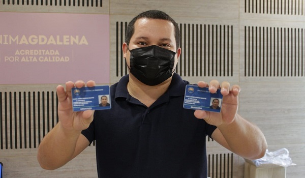 El carnet también acredita a los egresados para participar en el Consejo de Programa, Consejo de Facultad, Consejo Académico y Consejo Superior.