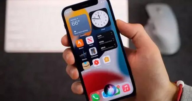 El iOS 16 trae también mejoras al sistema de dictado por voz, a la aplicación de mapas -con más detalle y 3D disponible en varios países. FOTO DOS: El CEO de Apple, Tim Cook, durante la presentación.