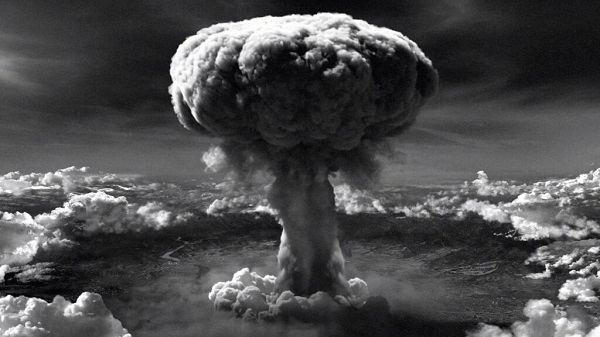 Estados Unidos lanzó una segunda bomba atómica sobre la ciudad de Nagasaki, matando a 40 mil personas.