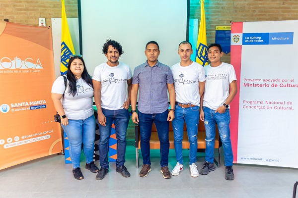 Sergio Orozco, docente ‘Sergista’; junto con algunos de los organizadores del Festival Internacional de Fotografía Santa Marta.