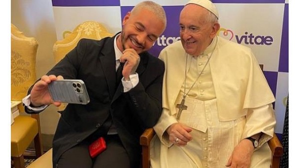 J Balvin expresó que su encuentro con el Papa Francisco “fue brutal”.