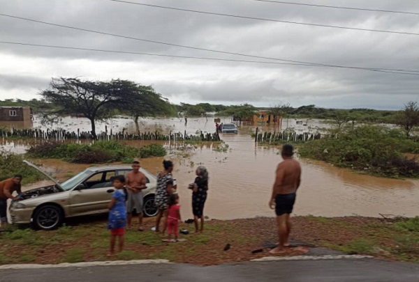 Otras regiones afectadas han sido Carabobo (en el centro del país) Anzoátegui, Monagas y Sucre, las tres en el este de Venezuela. 