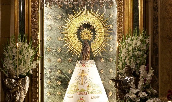 El Papa Clemente XII señaló la fecha del 12 de octubre para la festividad particular de la Virgen del Pilar