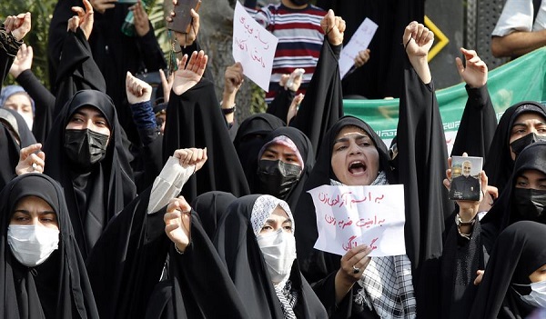 Irán vive importantes protestas desde la muerte el 16 de septiembre de Amini tras ser detenida tres días antes por la Policía de la moral por llevar mal puesto el velo islámico.