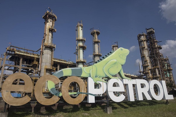 Las acciones de Ecopetrol negociadas en la bolsa colom- biana llegaron a caer más un 12 % en el peor momento del día, negociadas a 2.252 pesos.