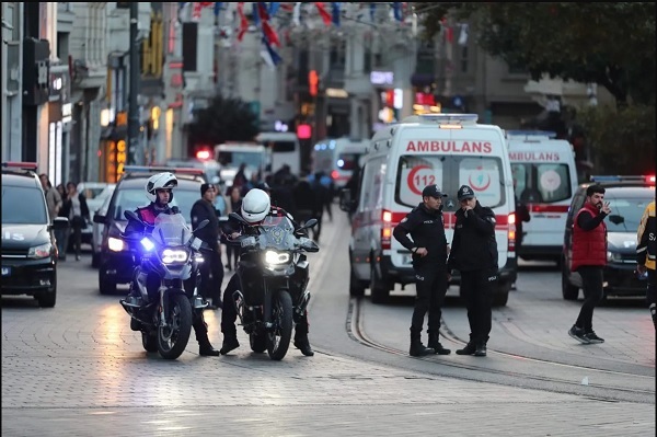 El atentado, perpetrado con una bolsa de explosivo TNT abandonada en la concurrida calle Istiklal en el centro de Estambul, causó 6 muertos y 81 heridos, de los que 50 fueron dados de alta al día siguiente.