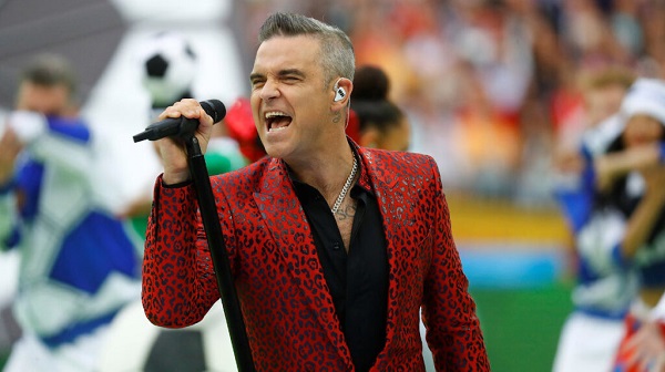 Robbie Williams dijo a la prensa inglesa que, “sería hipócrita no actuar”.