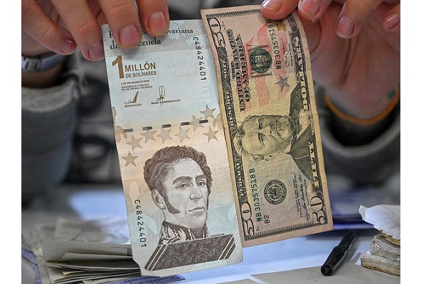El uso del bolívar va en aumento mientras los venezolanos tratan de que rinda su dinero
