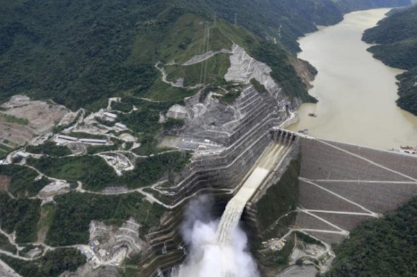 Cuando esté con sus ocho turbinas funcionando, Hidroituango tendrá una capacidad instalada de generación de 2.400 megavatios, equivalente al 17 % de la demanda de energía que tiene el país.