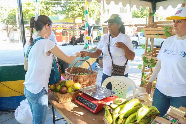 La iniciativa permitió a tres asociaciones campesinas descender desde sectores recónditos de la Sierra Nevada de Santa Marta y vender sus productos.