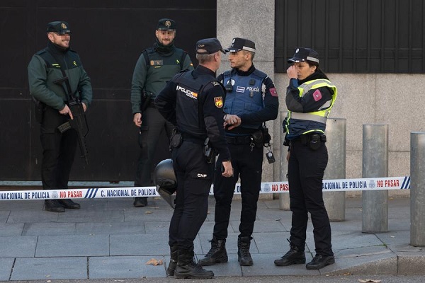 El guardia civil acudió a la vivienda al ver que su compañera, de 42 años, no llegaba a su puesto de trabajo y la encontró sin vida junto a los cuerpos de sus hijas, los tres con disparos de arma de fuego.