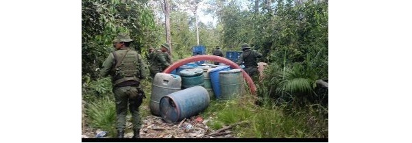 Los efectivos permitieron encontrar “más de 250 uniformes militares y pertrechos de guerra.