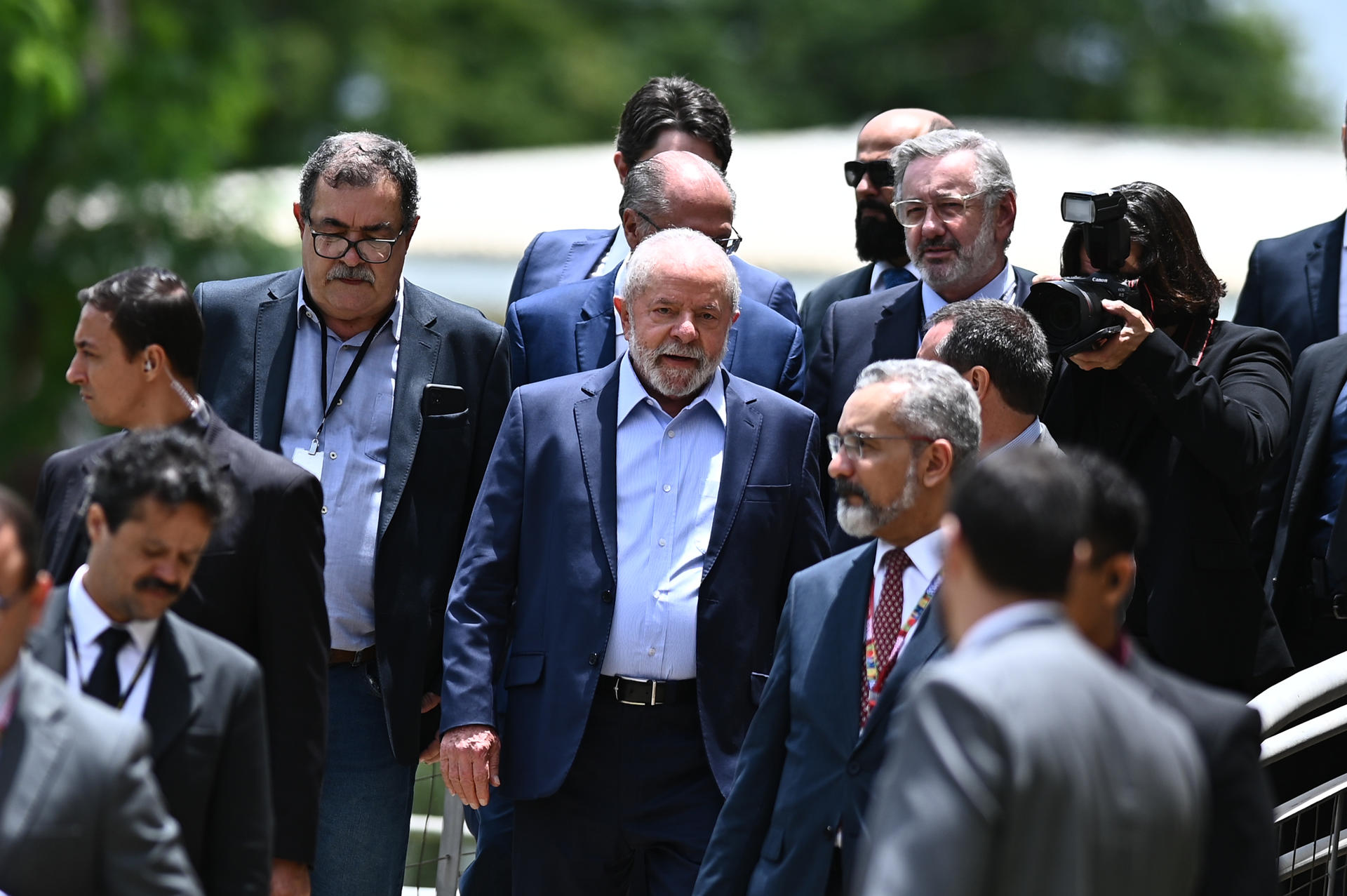 El presidente electo de Brasil, Luiz Inácio Lula da Silva, tras una conferencia de prensa sobre el informe final de la transición y para anunciar a 16 ministros de su futuro Gobierno, en Brasilia.