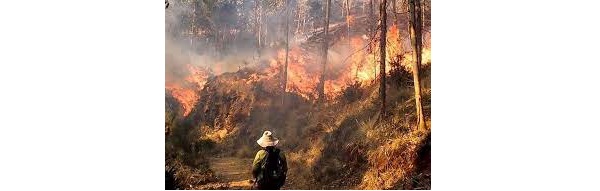 El fuego arrasó con una pequeña localidad de Socobamba, donde dejó heridos y damnificados.