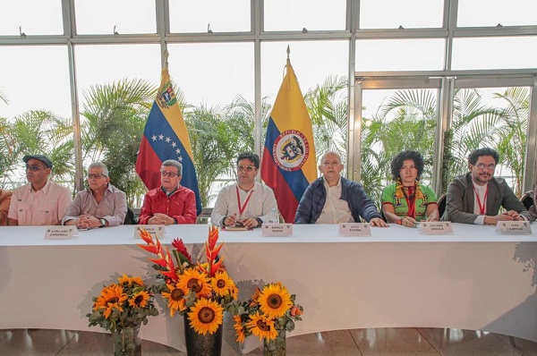 Gobierno de Petro mantiene su postura para generar órdenes de capturas en contra de miembros de diferentes grupos armados en Colombia.