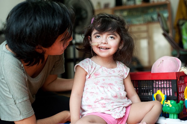 Los familiares de los niños que padecen el Síndrome de la Hemiplejia Alternante, guardan la esperanza de que los científicos encuentren la cura a esta enfermedad. 