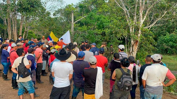 Liberan un pelotón de 30 militares que fue retenido por una comunidad durante tres días en el departamento del Meta. 