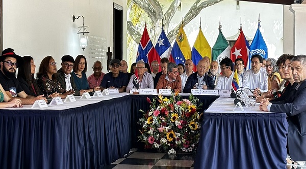 La delegación (ELN) y el Gobierno de Colombia concluyeron el pasado sábado una sesión especial de diálogo de paz en el Centro Cultural Aquila Nazoa sujeta a mantener el cumplimiento de los acuerdos alcanzados en Caracas.