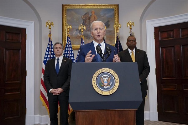 El presidente de EE. UU., Joe Biden, con el secretario de Estado de EE.UU., Antony Blinken, y el secretario de Defensa de EE. UU., Lloyd Austin, anuncian la transferencia de tanques M1 Abrams a Ucrania.