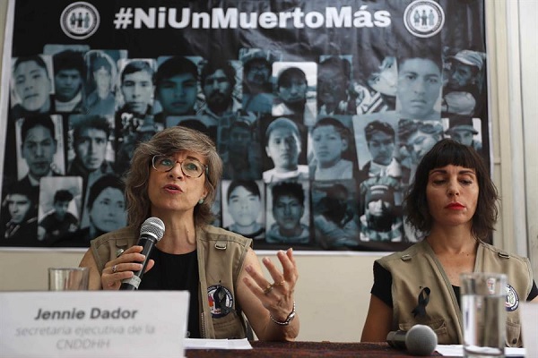 Jennie Dador, secretaria ejecutiva de la Coordinadora Nacional de Derechos Humanos, habla durante una rueda de prensa en Lima, Perú.