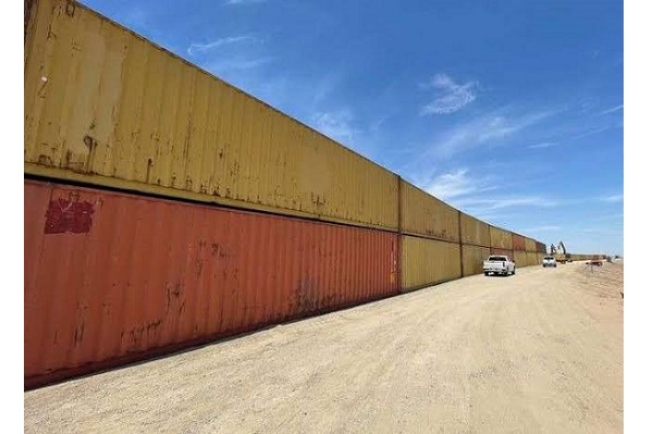 Los contenedores fueron puestos en agosto pasado con un costo aproximado de 120 millones de dólares y que consistía en colocar en fila un total de 3.000.