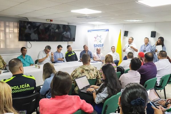 Alcalde (e) Miguel Panciera Di Zoppola en compañía del gerente para La Guajira Luis Gómez Pimienta.