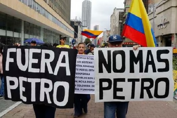 Presidente Petro aseguró que en plazas se ha discutido temas nacionales de interés así que no tiene interés en dar a conocer las reformas antes del paro.