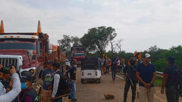 El bloqueo de la vía que conduce a Puerto Gaitán a la vereda de rubiales completa más de 7 días afectando a los habitantes del departamento del Meta.