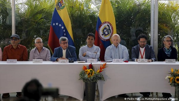 Representantes del Eln y del Gobierno colombiano durante la primera ronda de negociaciones.