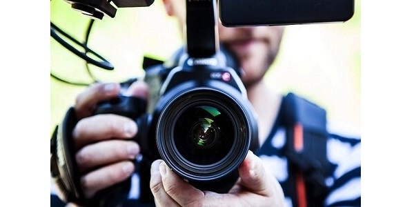 Hoy en día se realizan diferentes jornadas de fotografía en las que participan todos aquellos entusiastas en este arte y muchas personas que les gustaría aprender.