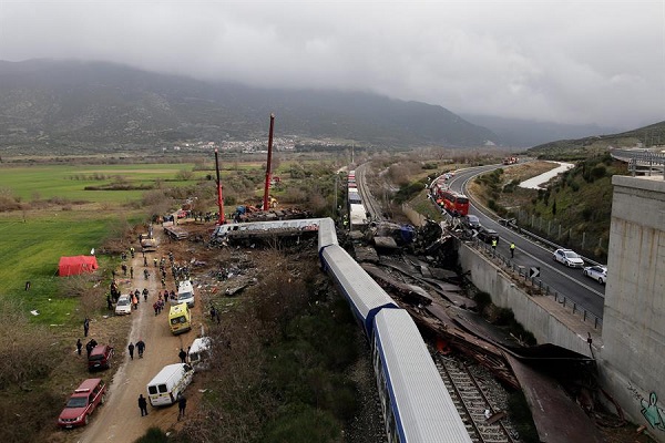 El tren de pasajeros cubría la ruta Atenas-Salónica, mientras que el tren comercial, que probablemente transportaba chapas metálicas, cubría la ruta Salónica-Atenas.