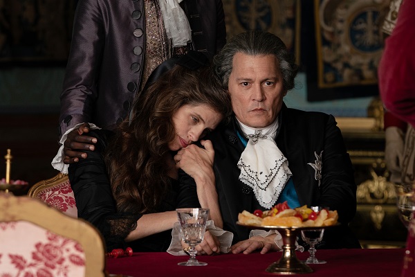 Escena de Johnny Depp y la actriz Maïwenn en la película “Jeanne Du Barry”, de próximo estreno. (Foto cedida. Autor: Stéphanie Branchu