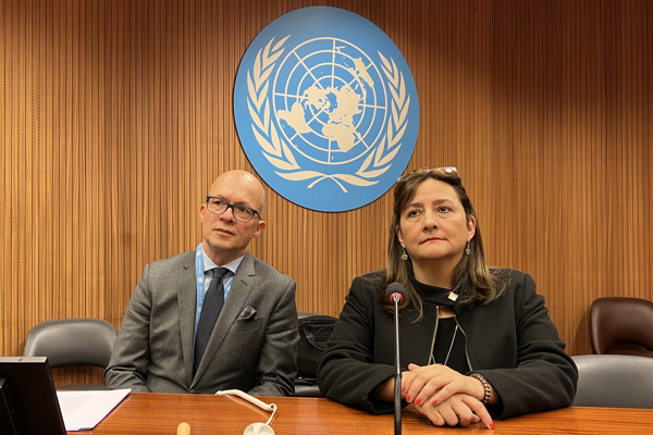 Los juristas Jan Simon y Angela Buitrago, miembros del Grupo de Expertos Independientes de la ONU sobre Derechos Humanos en Nicaragua, durante su comparecencia en Ginebra, Suiza.