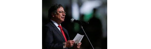 Presidente Gustavo Petro en su visita a la ciudad de Santa Marta dialogando puntos del Plan Nacional de Desarrollo.