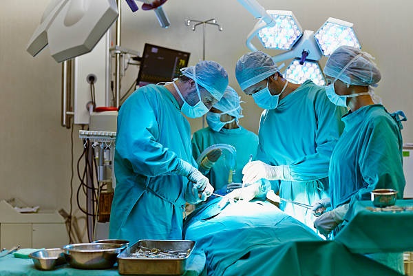 En 2021 se registraron 938 nuevos casos de VIH/sida, con 182 fallecidos, y en 2020 fueron 953 nuevos casos de VIH/sida, con 185 fallecidos, según el Ministerio de Salud. 