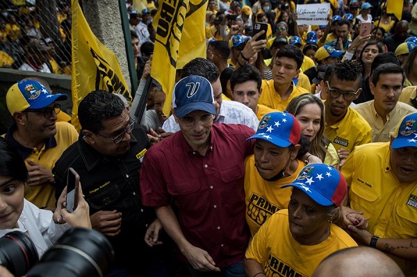 El líder opositor Henrique Capriles, del partido político Primero Justicia, asiste a un mitin.