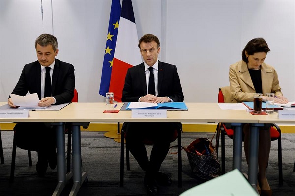 Emmanuel Macron defendió las actuaciones excepcionales para evitar bloqueos, como la reapertura forzosa de depósitos de combustible o la recogida de basuras en París.